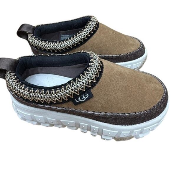 NWT! "UGG" KIDS Venture Daze Slip On Suede SZ 3Y Thick Tread Embroidered Accent - Picture 9 of 11
